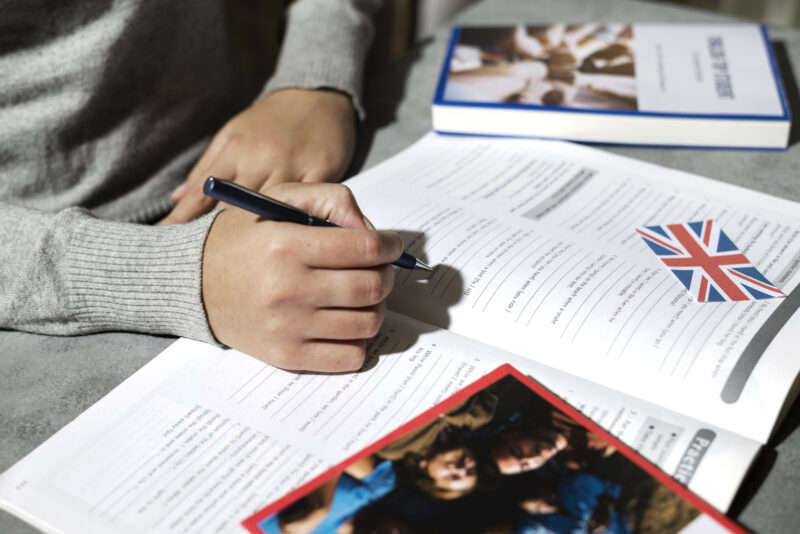 Chevening Scholarships 2026–2027 offer full funding for UK master’s degrees, covering tuition, living, travel, visa, and allowances.